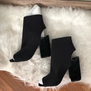 Steven Madden Ferris Black Chunky Heels!
